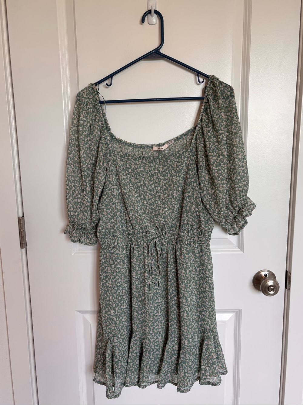 Mi Amore Sage Green Floral Puff Sleeve Dress